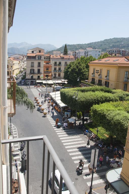 Hotel La Casa Dell'Orologio - Main Square Sorrent Zimmer foto