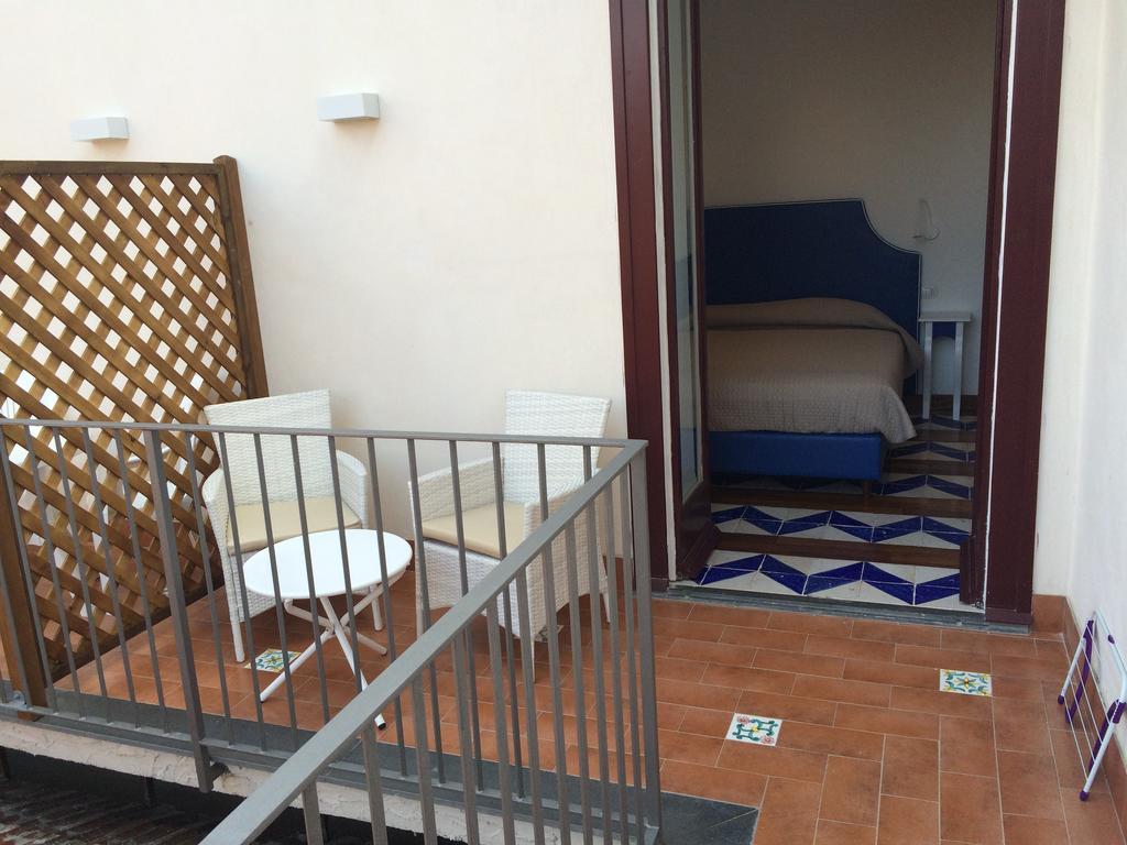 Hotel La Casa Dell'Orologio - Main Square Sorrent Zimmer foto